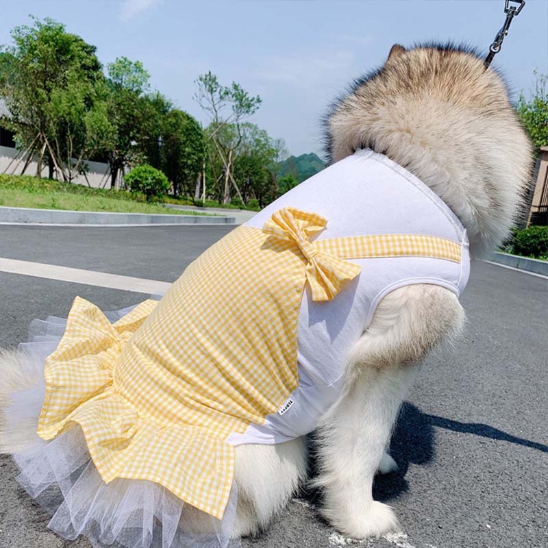 Regal Pooch Princess Gown: Majestic Attire for Large Canines